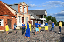 Mėlyna - geltona